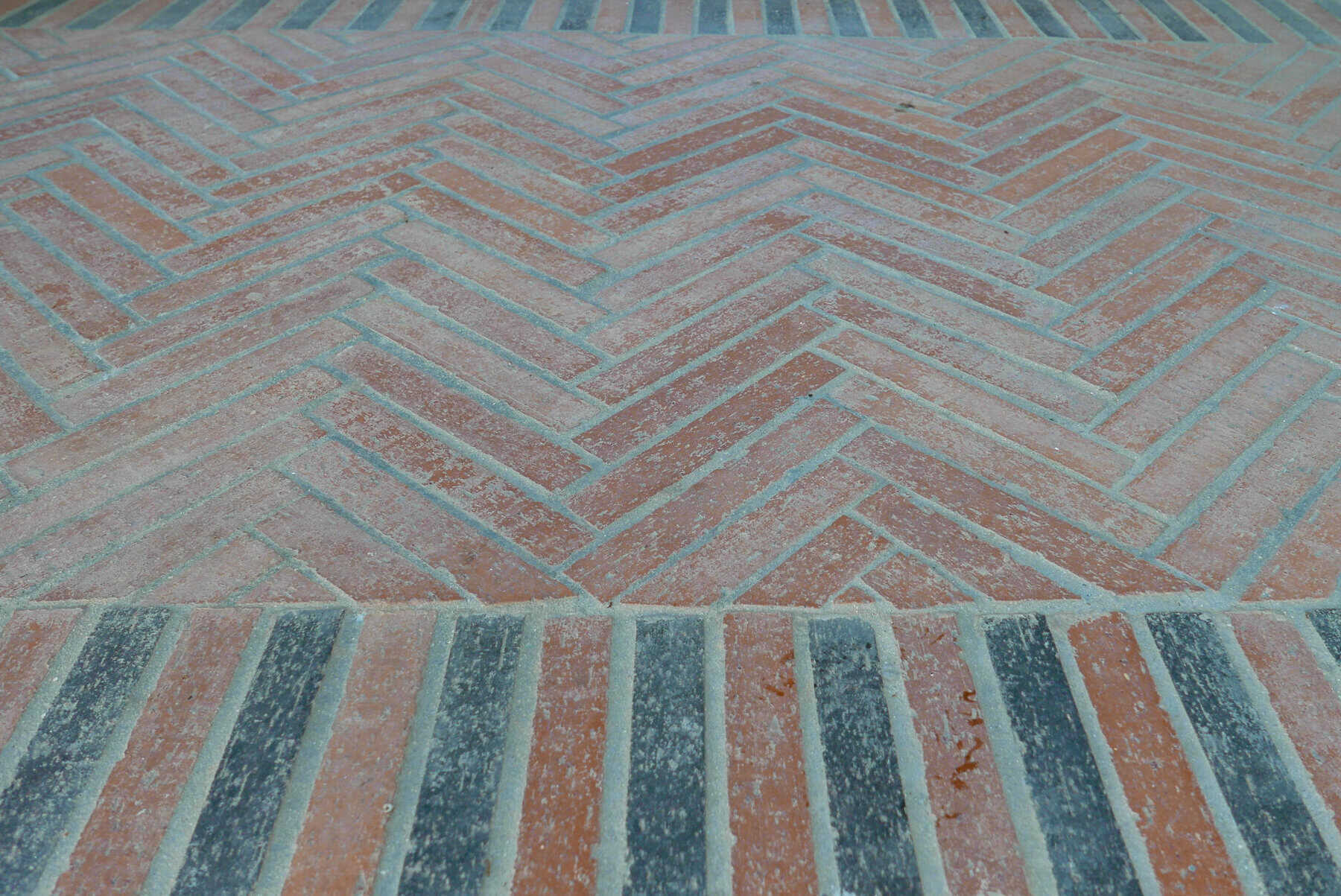 horizon-paving-entrance-klompies-texture-2 Entrance paving using klompies in terracotta colour showing the texture and detail up close