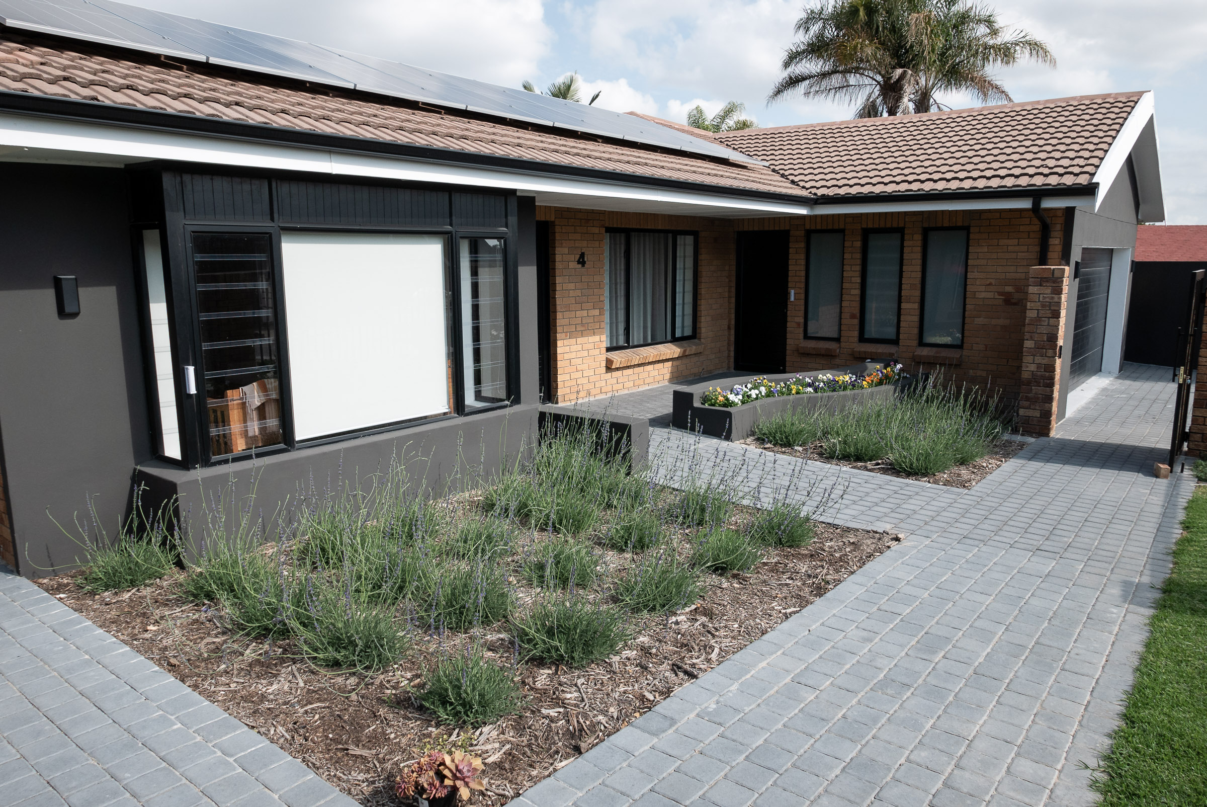 horizon-paving-welgelegen-walkways-entry-view Entrance walkway paving leading to contemporary Welgelegen home